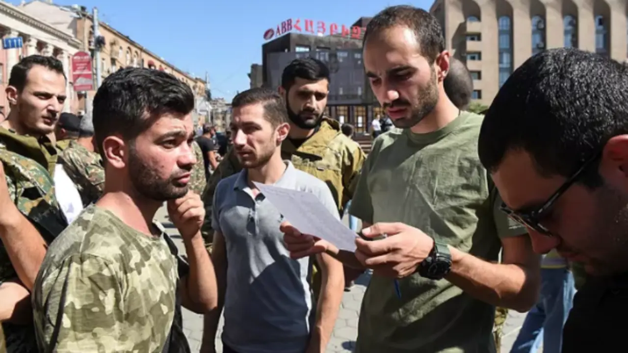 Voluntarios armenios se unen al reclutamiento en Armenia. MELIK BAGHDASARYAN