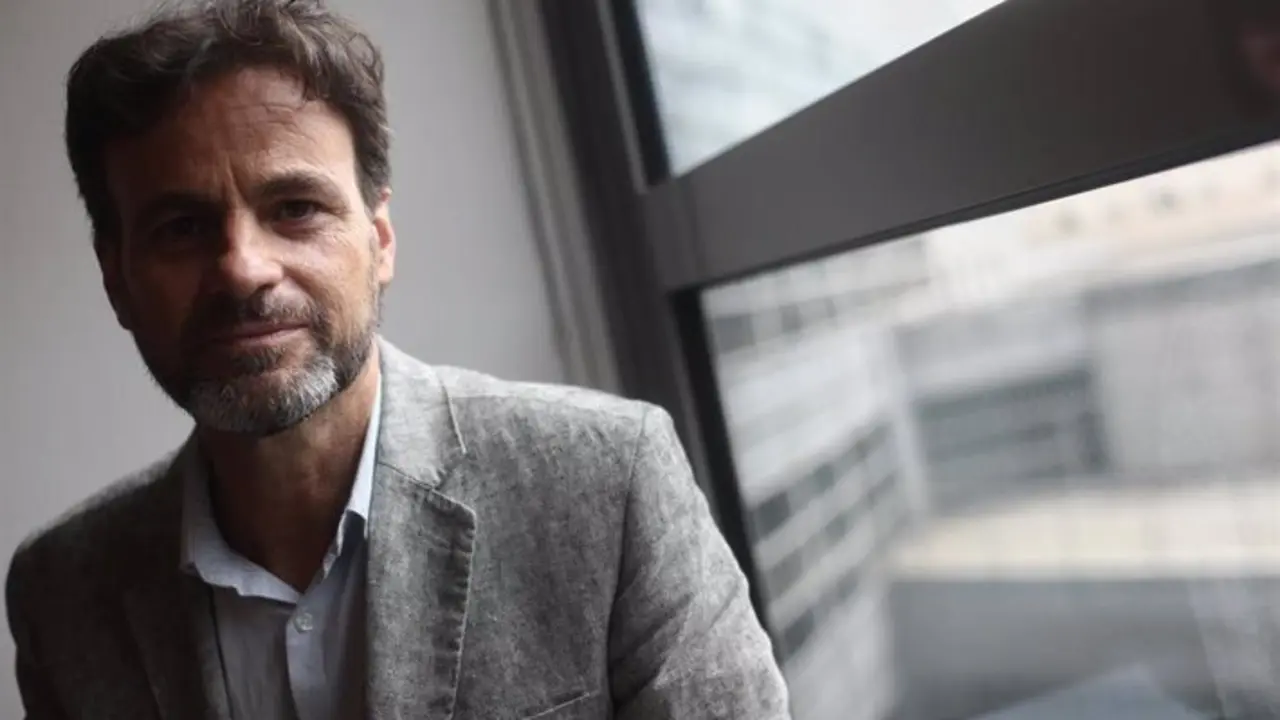 El presidente del grupo parlamentario de Unidas Podemos y l&iacute;der de En Com&uacute; Podem -ECP-, Jaume Asens, posa tras una entrevista para Europa Press en su despacho en el Congreso de los Diputados, en Madrid (Espa&ntilde;a), a 23 de septiembre de 2020. - Eduardo Parra - Europa Press