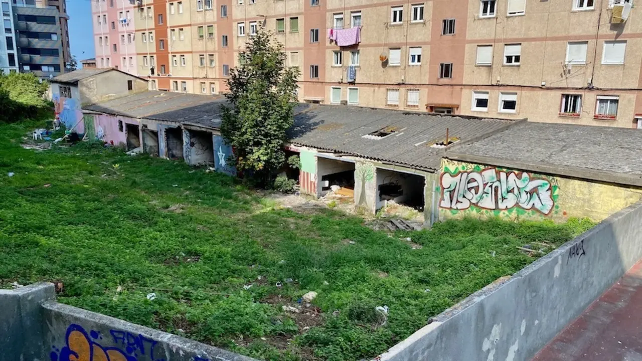 Edificios en ruina en la bajada del Polio. / ALERTA
