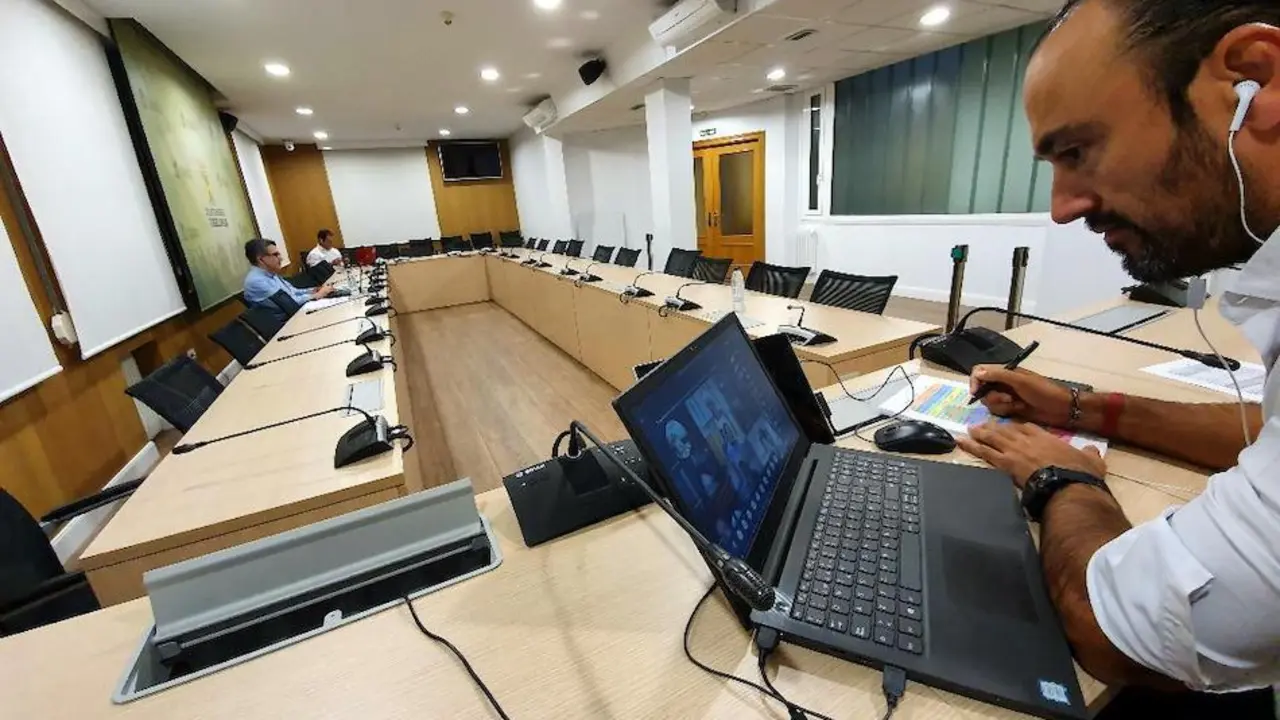 El alcalde de Torrelavega, Javier L&oacute;pez Estrada durante el pleno. / ALERTA