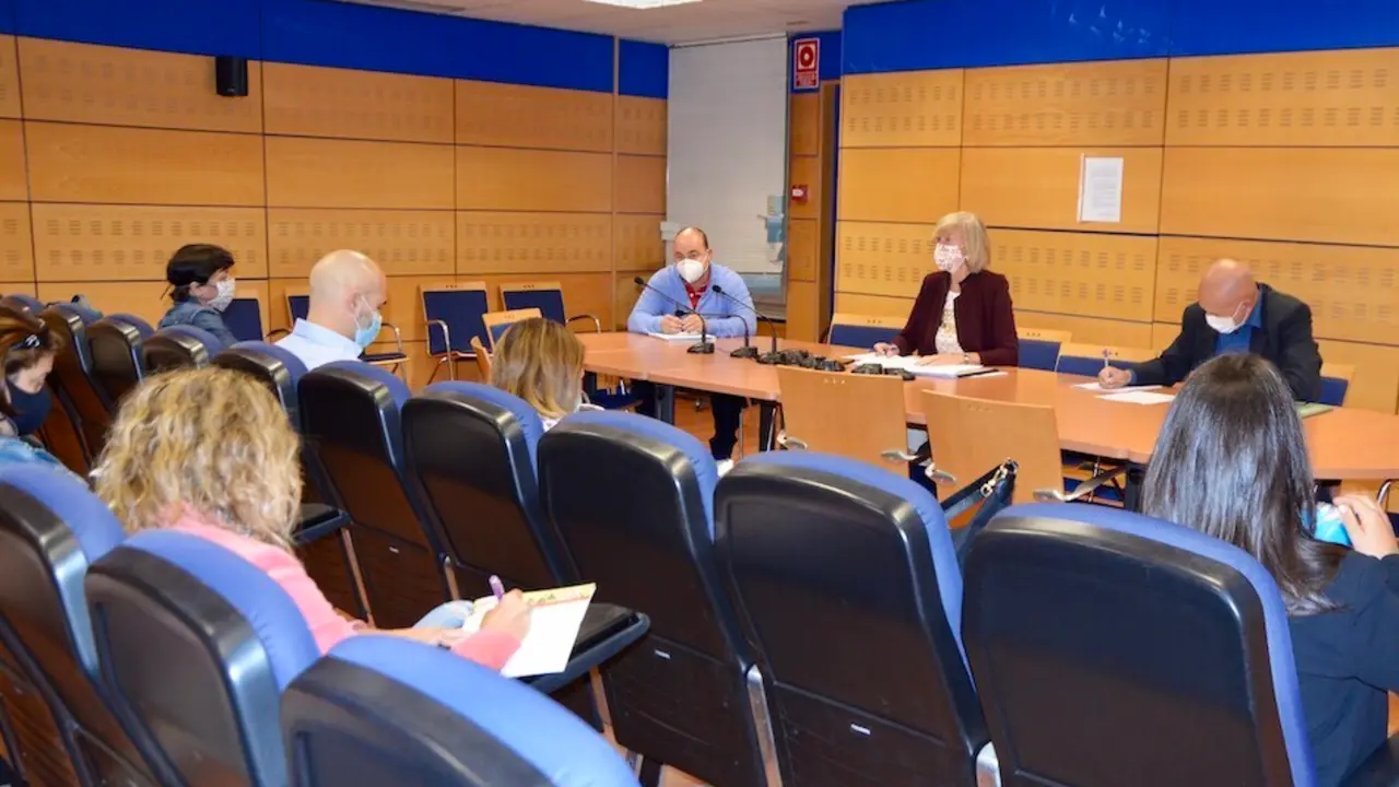La consejera de Educaci&oacute;n Marina Lomb&oacute;, en la reuni&oacute;n de este martes con la Junta de Personal Docente. / ALERTA