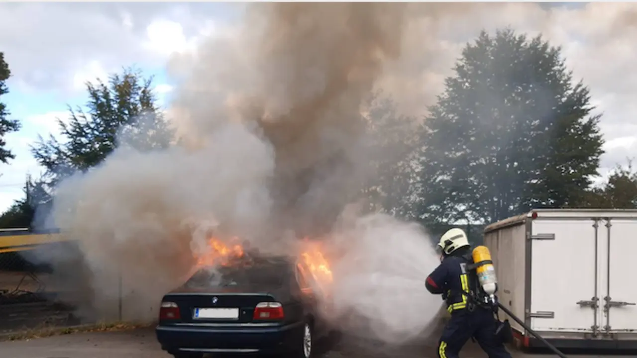 Efectivos del Servicio de Extinci&oacute;n de Incendios de Camargo en el momento del suceso. / SEIC