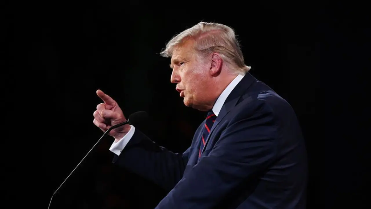 El presidente de Estados Unidos, Donald Trump, habla durante el debate. / EFE / OLIVIER DOULIERY