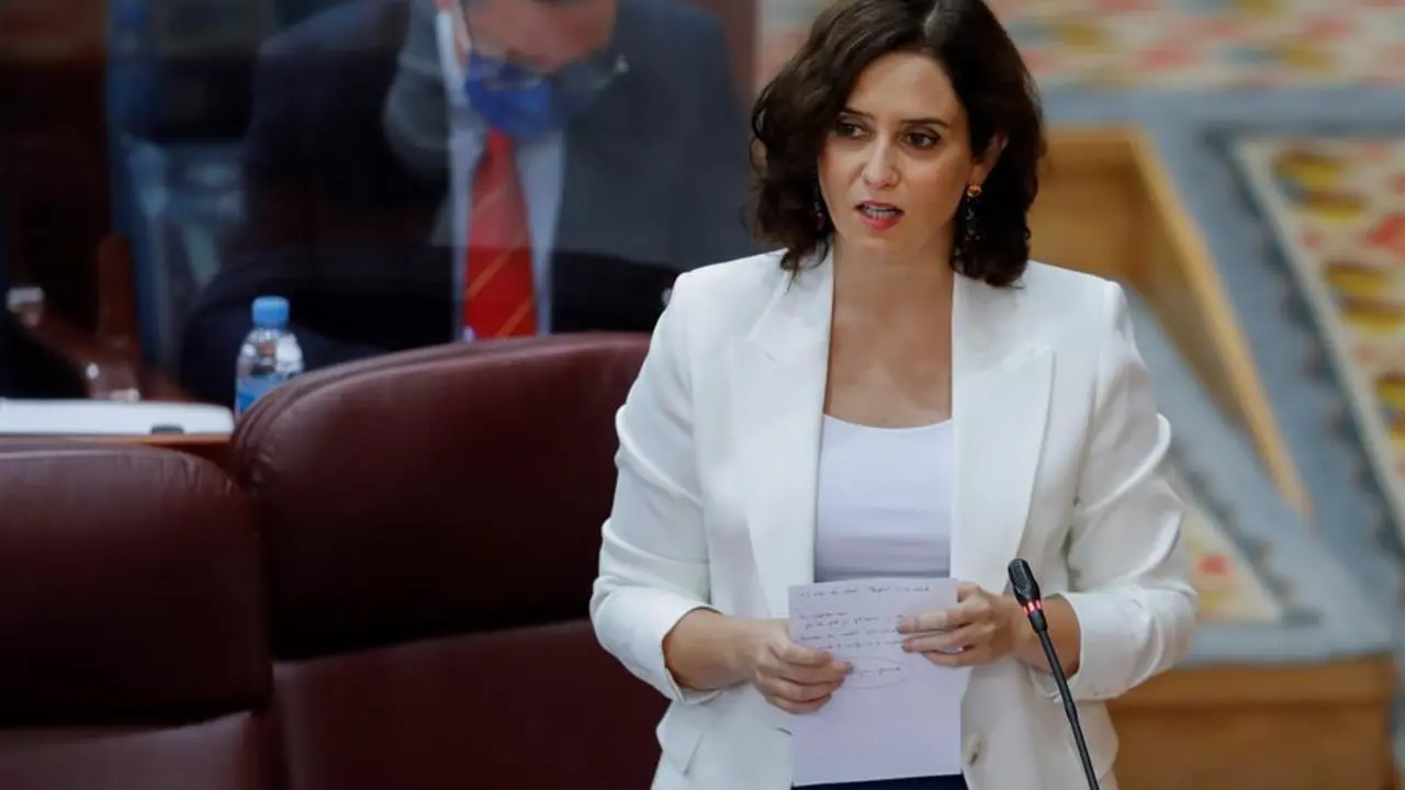 La presidenta regional, Isabel D&iacute;az-Ayuso, durante su intervenci&oacute;n en el pleno de la Asamblea de Madrid. EFE/ Chema Moya