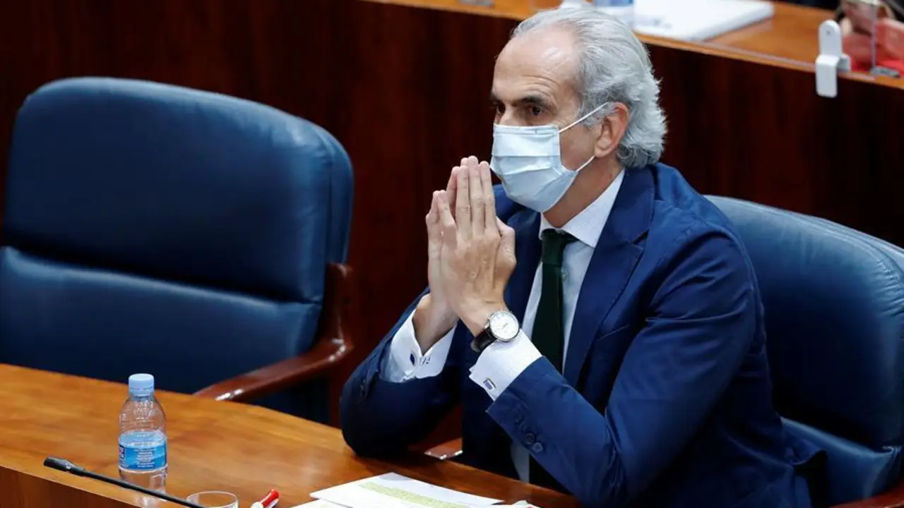 El consejero de Sanidad, Enrique Ruiz Escudero, este jueves durante el pleno de la Asamblea de Madrid. EFE/ Chema Moya