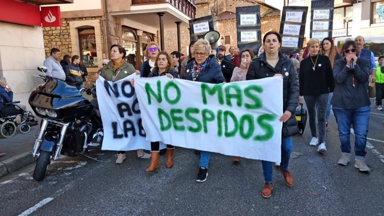 Cabecera de la manifestaci&oacute;n en Cabez&oacute;n de la Sal. / Saja / ARchivo