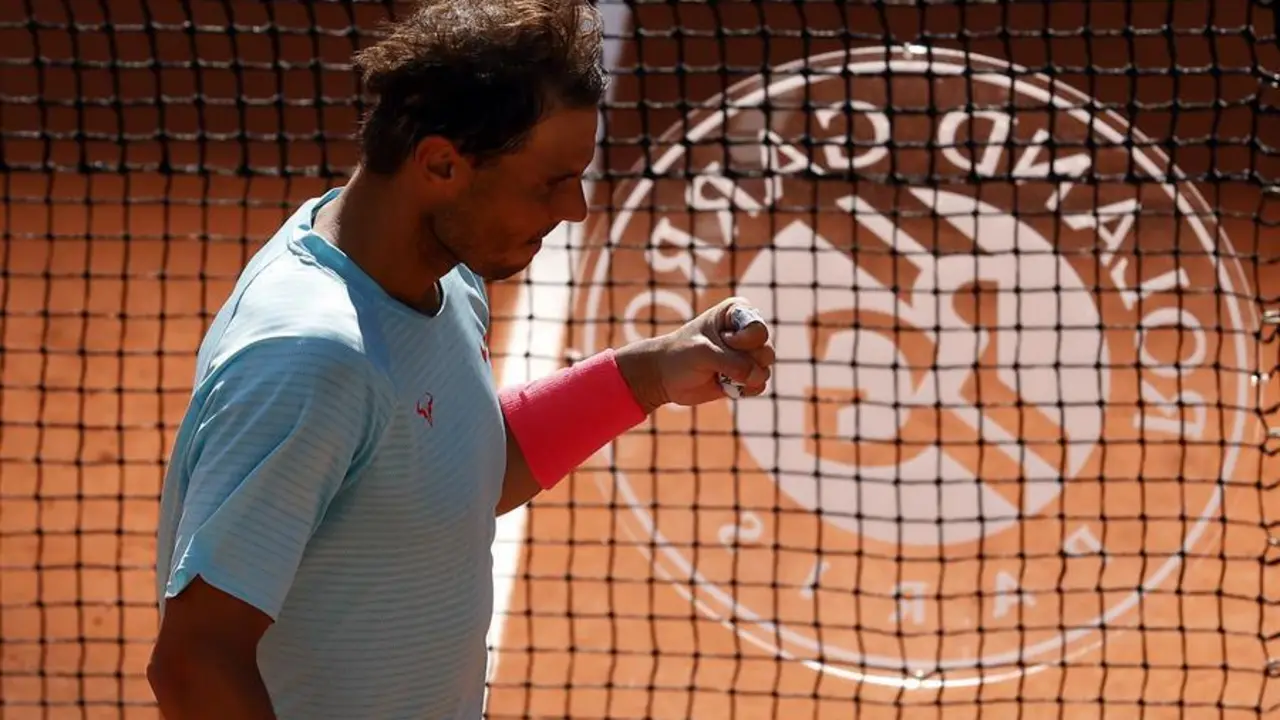 Rafael Nadal de Espa&ntilde;a reacciona despu&eacute;s de ganar contra Sebastian Korda de los EE. UU. En su partido de cuarta ronda de hombres durante el torneo de tenis Abierto de Francia en Roland? Garros en Par&iacute;s. / EFE