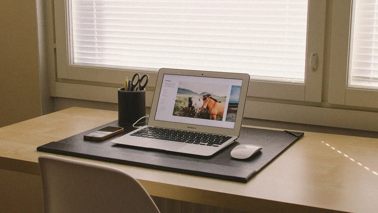 home-office-438386_1280