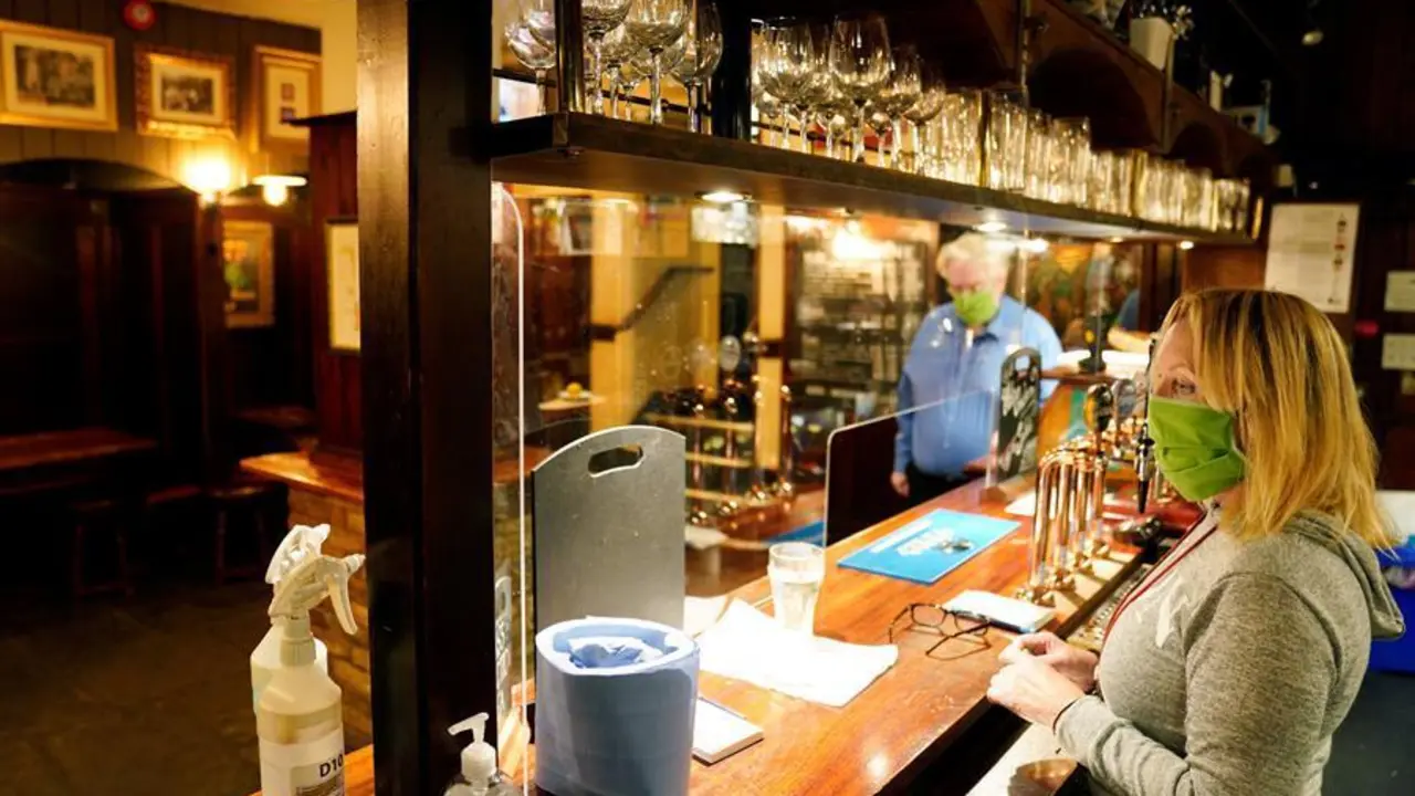 Interior del Westminster Arms pub, en el centro de Londres. EFE/EPA/WILL OLIVER
