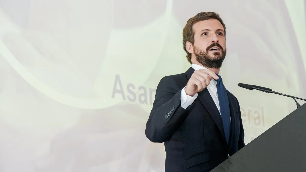 El presidente del PP, Pablo Casado, interviene en la Asamblea General de la Empresa Familiar de Castilla-La Mancha (AEFCLM), en Toledo, Castilla-La Mancha (Espa&ntilde;a), a 8 de octubre de 2020.