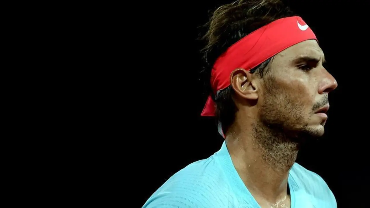 Rafa Nadal celebrando el pase a semifinales de Roland Garros. / JULIEN DE ROSA