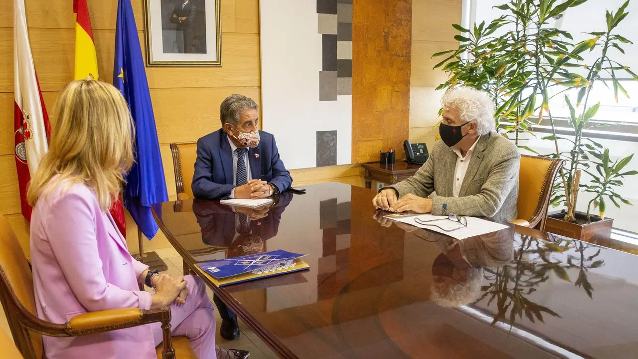 12:00 horas. Gobierno de Cantabria
El presidente del Gobierno, Miguel &Aacute;ngel Revilla, recibe al presidente de la Asociaci&oacute;n de Hosteler&iacute;a de Cantabria, &Aacute;ngel Cuevas.
09 NOVIEMBRE 2020 &copy; Miguel De la Parra