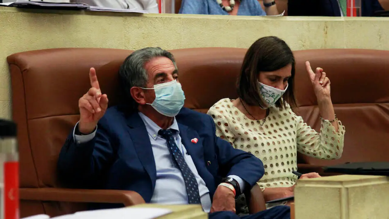 El presidente de Cantabria, Miguel &Aacute;ngel Revilla en una sesi&oacute;n del Parlamento de Cantabria. / J.RAM&Oacute;N