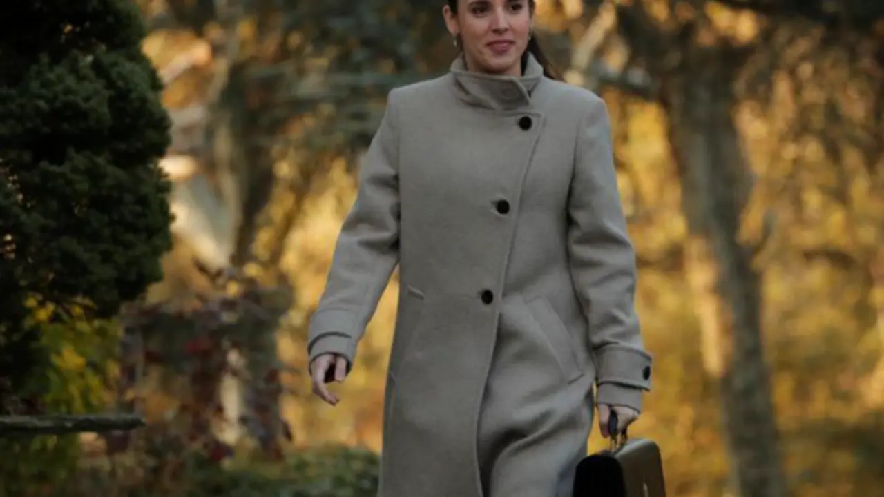 La ministra de Igualdad espa&ntilde;ola, Irene Montero, a su llegada al Palacio de la Moncloa para asistir al primer Consejo de Ministros del nuevo Gobierno espa&ntilde;ol en Madrid, Espa&ntilde;a, el 14 de enero de 2020.EFE
