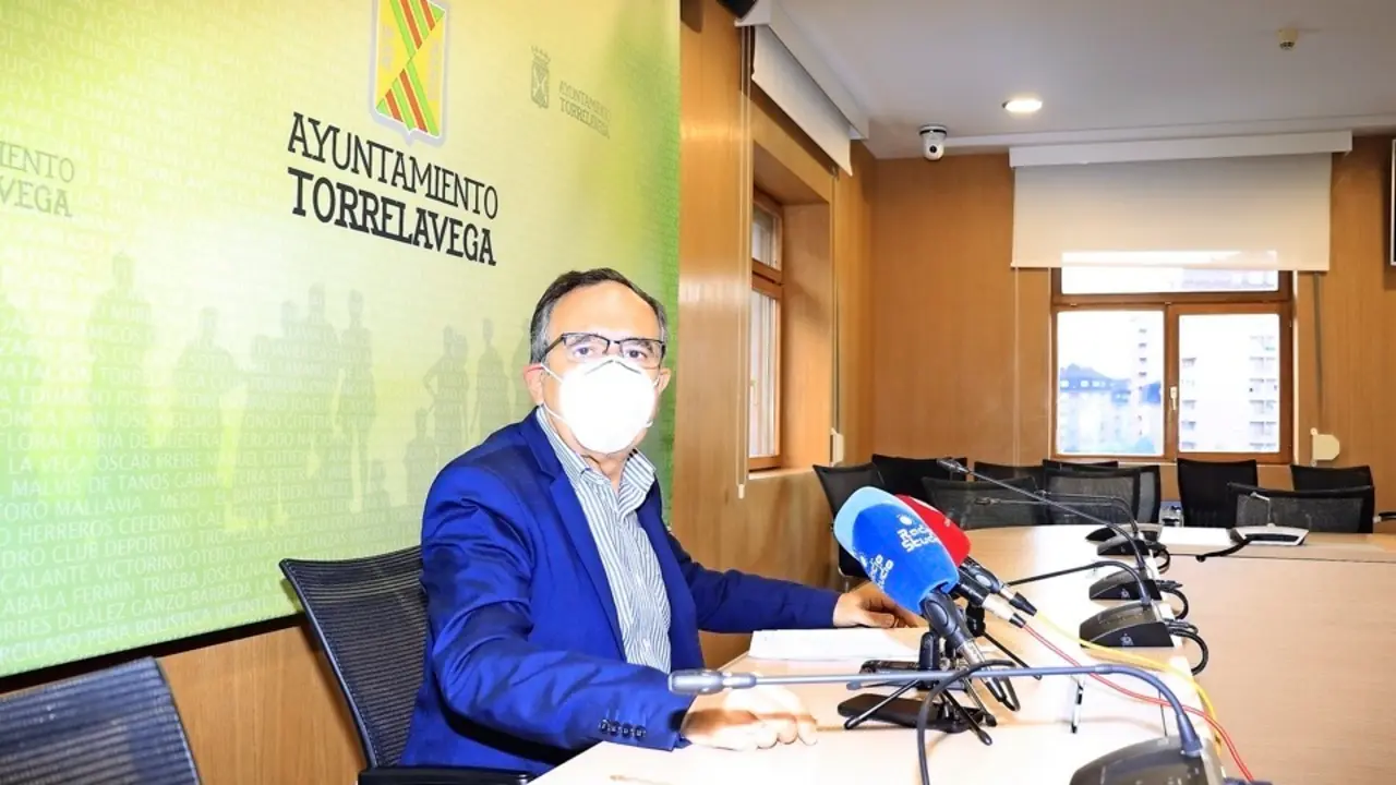 Jos&eacute; Manuel Cruz Viadero en rueda de prensa. / ALERTA