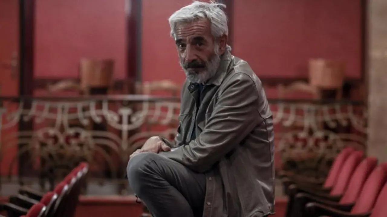 Imanol Arias posa tras una entrevista para Europa Press en la que ha presentado la obra 'El coronel no tiene quien le escriba', que interpretar&aacute; en el Teatro Infanta Isabel del 22 de octubre al 1 de noviembre, en Madrid (Espa&ntilde;a), a 16 de octubre de 2020. - Ricardo Rubio - Europa Press