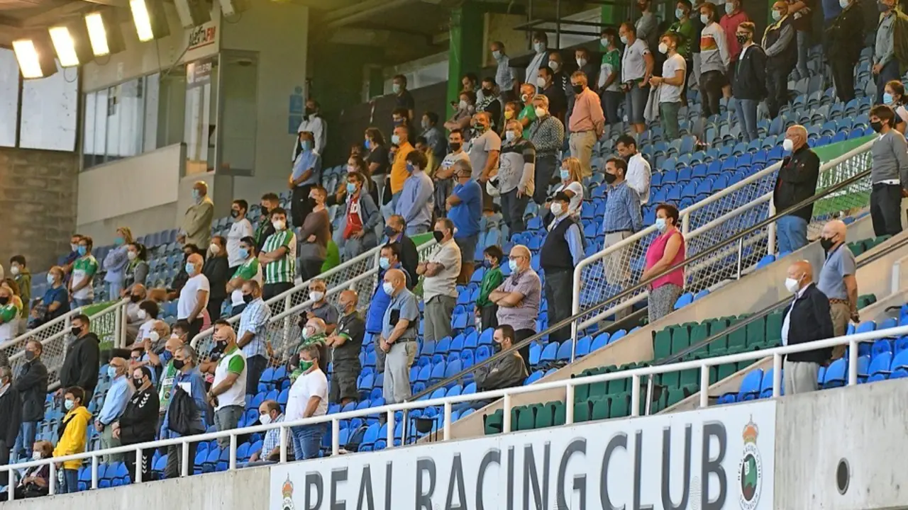 Espectadores en el &uacute;ltimo partido del Racing. / Hardy