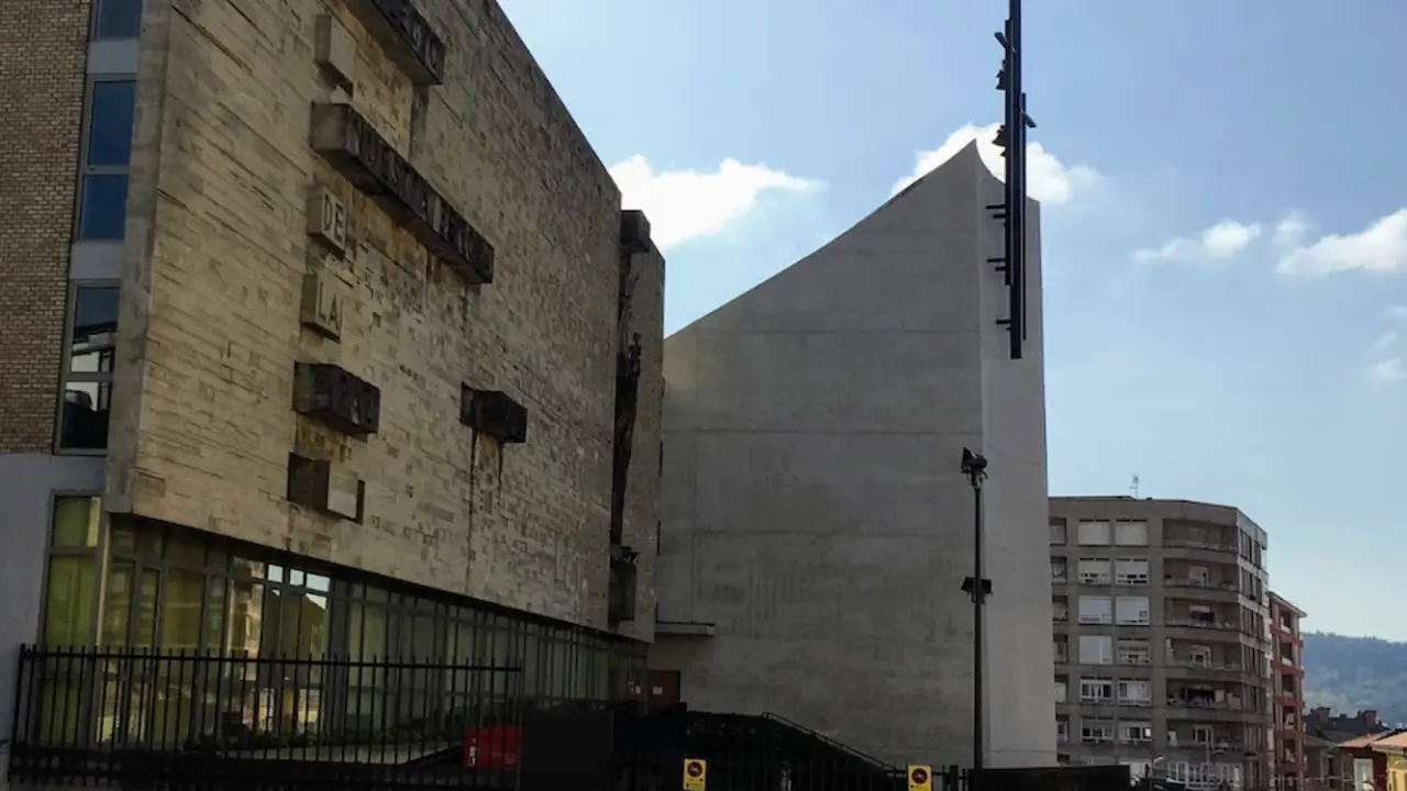 El colegio Nuestra Se&ntilde;ora de la Paz de Torrelavega. / ALERTA