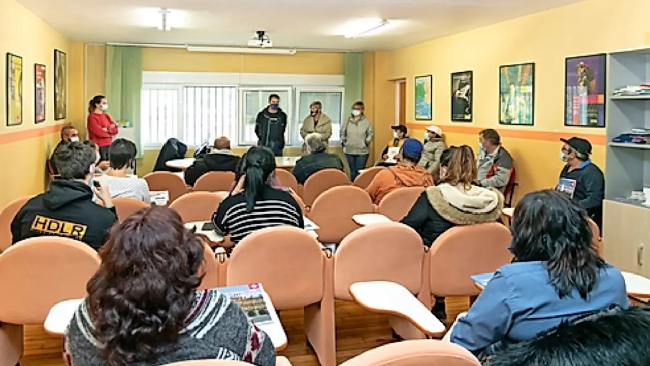 La alcaldesa y el concejal de Empleo en la recepci&oacute;n a los nuevos trabajadores de Corporaciones Locales. / ALERTA