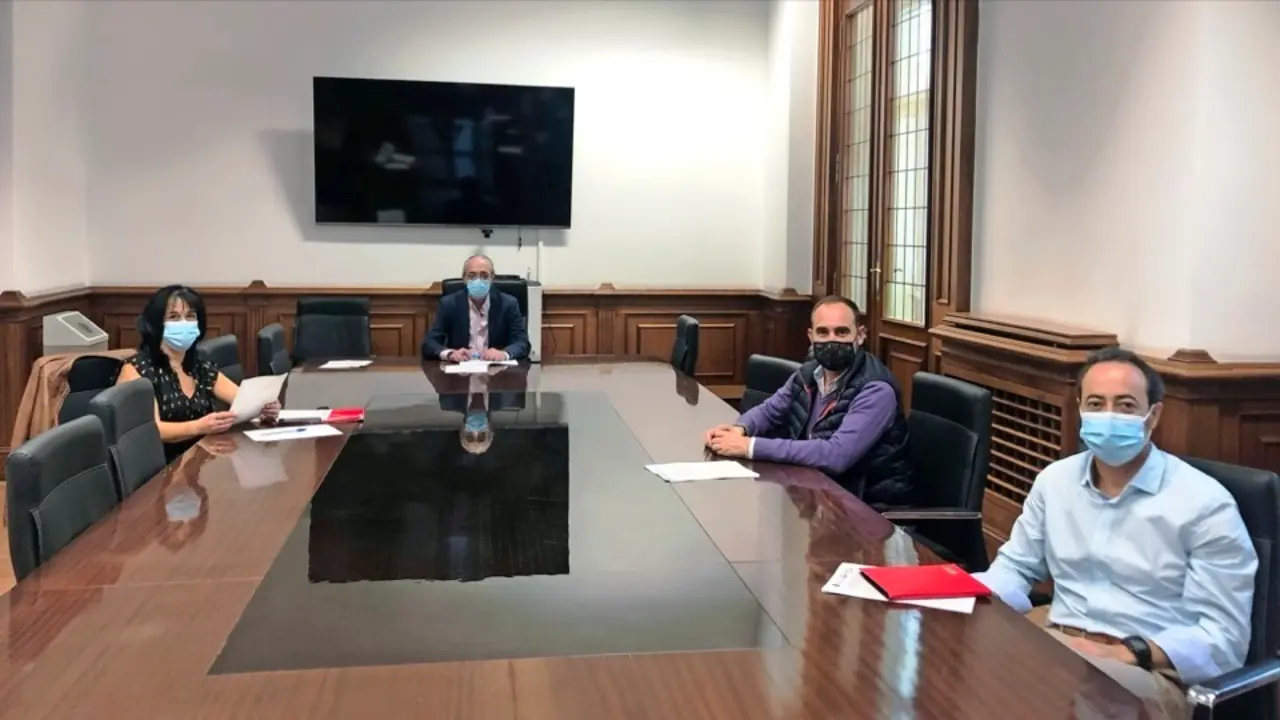 Reuni&oacute;n en la que se abord&oacute; la elaboraci&oacute;n del Plan de Empleo Municipal. / alerta