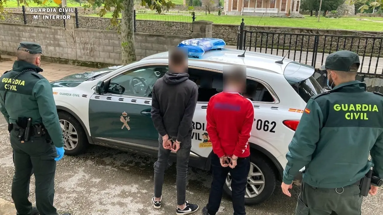 Detenidos por robo en Sar&oacute;n. / G. CIVIL