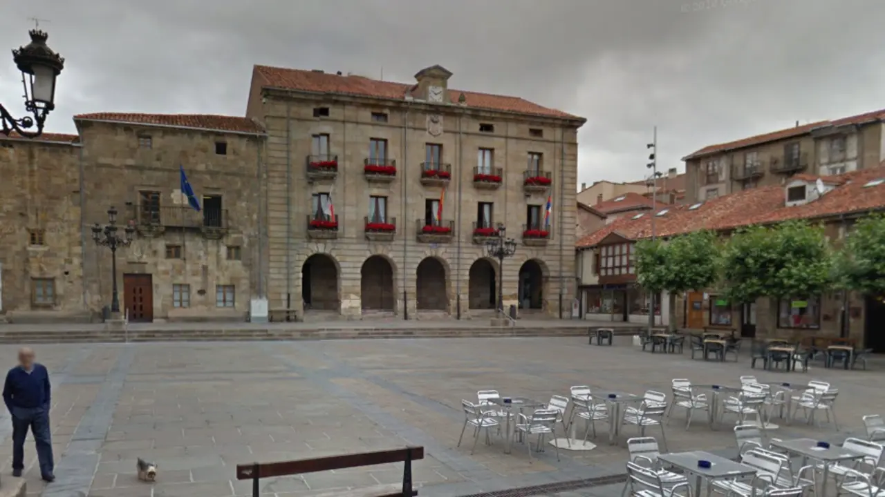 Vista del Ayuntamiento de Reinosa. / ALERTA