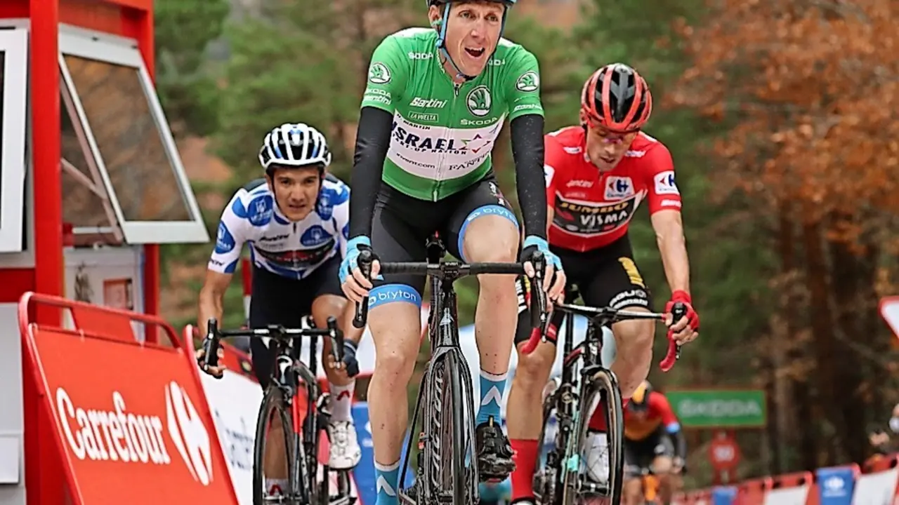 El ciclista irland&eacute;s Dan Martin tras ganar la tercera etapa de la Vuelta a Espa&ntilde;a, entre Lodosa y Laguna Negra. / Kiko Huesca