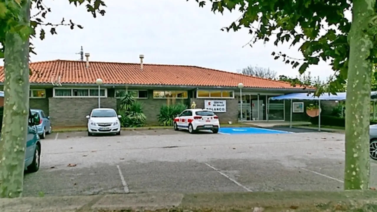 Exterior del centro de salud de Polanco. / ALERTA