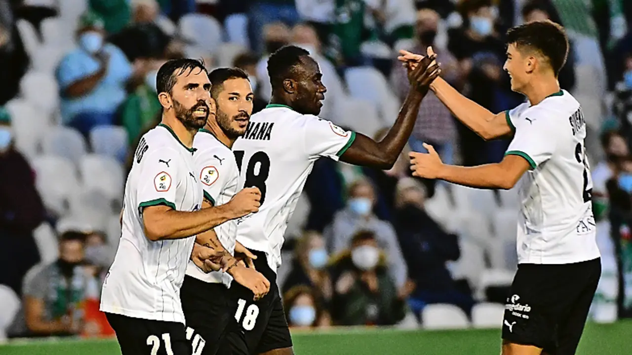 El Racing intentar&aacute; este mediod&iacute;a conseguir su primera victoria de la temporada. / Hardy