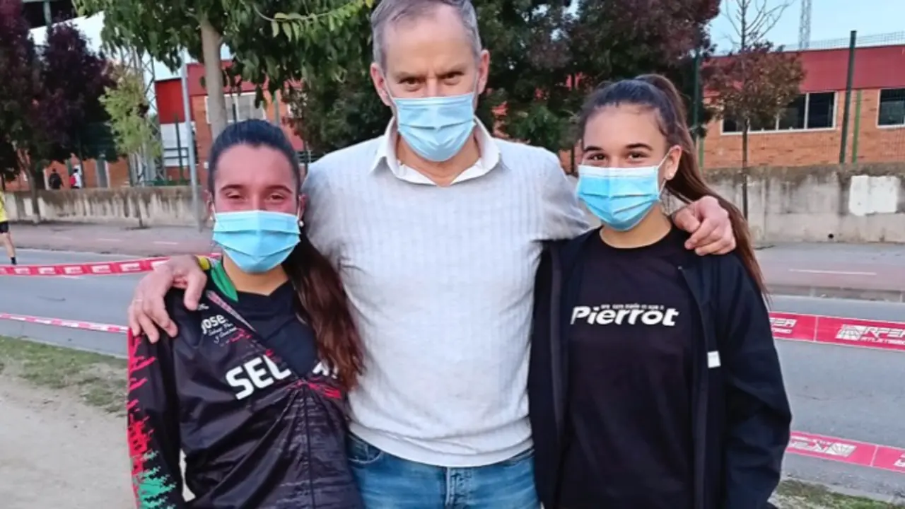 Lydia San Rom&aacute;n, cuarta en los 3.000 metros, y Estela Rodr&iacute;guez, junto a Jos&eacute; G&oacute;mez.