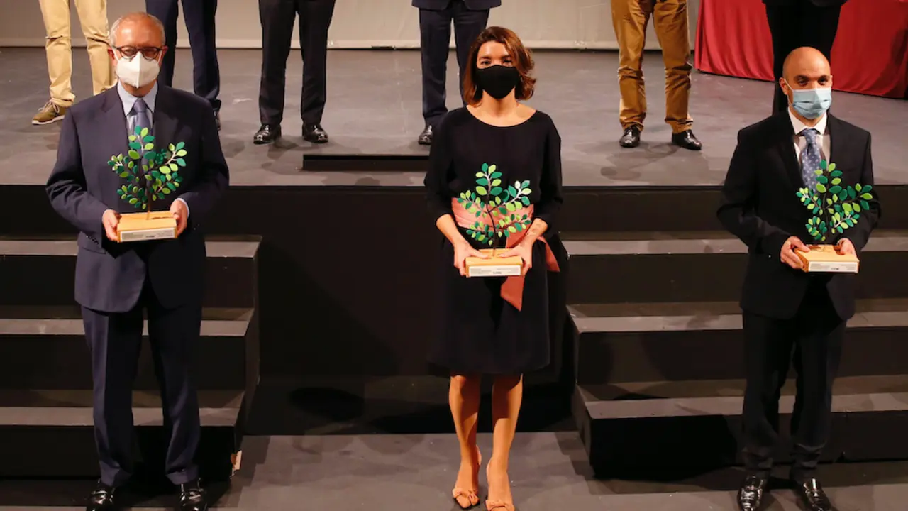 Los galardonados en la entrega de los Premios Emprendedores Cantabria. / ALERTA
