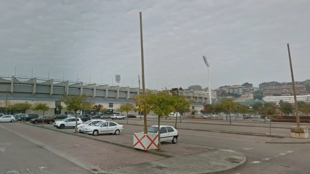 Parquing de las inmediaciones del Estadio de Racing de Santander, donde se ubica el autocine. / ALERTA