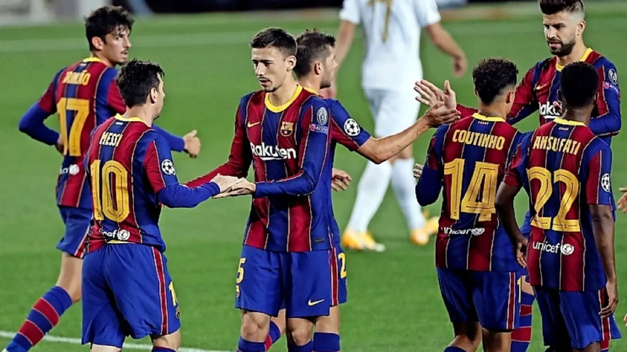 Los jugadores del Barcelona celebran un tanto. / Alberto Est&eacute;vez