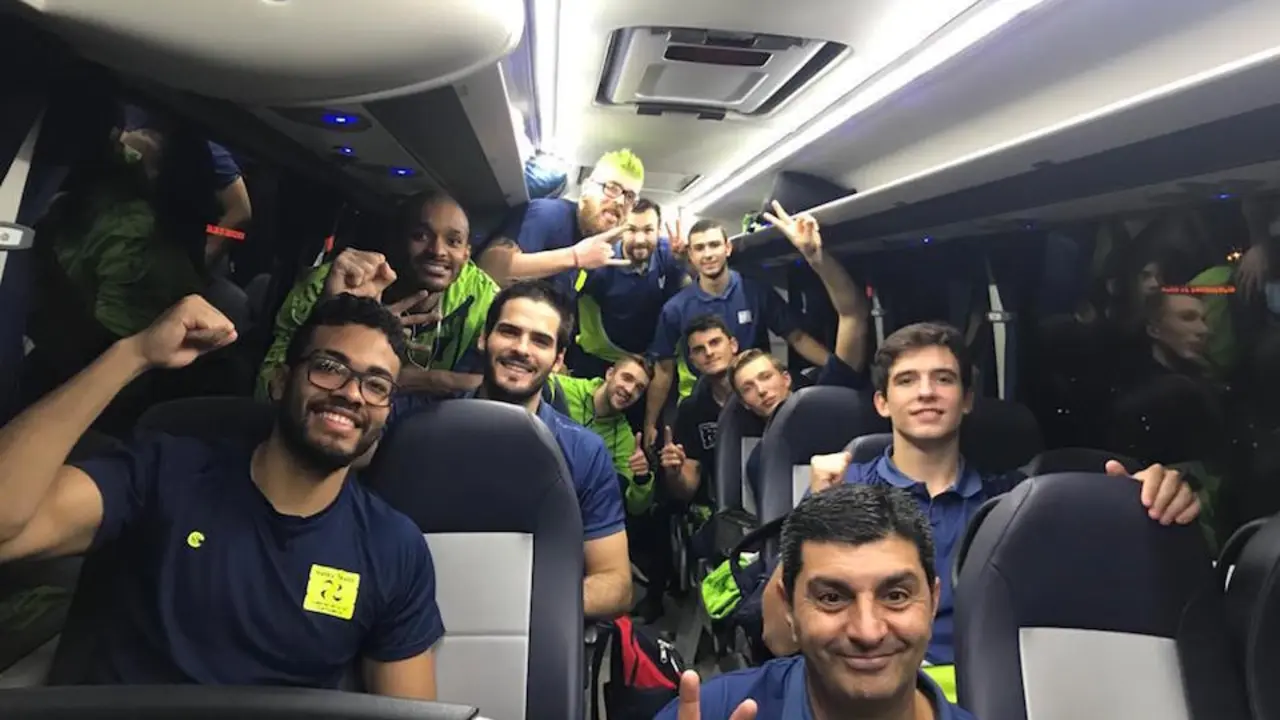 El equivo de voley de Cabez&oacute;n de la Sal. / ALERTA