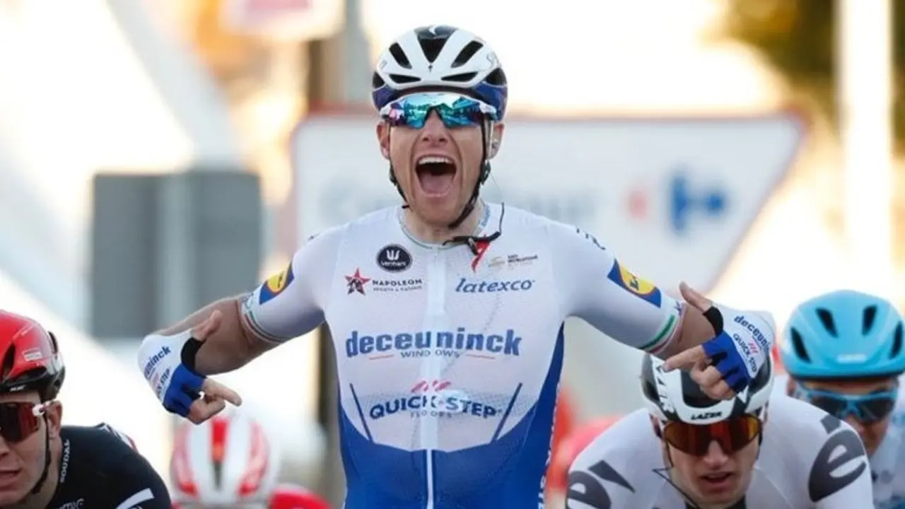 EuropaPress_3402948_ciclista_irlandes_sam_bennett_deceuninck-quick_step_ganador_novena_etapa