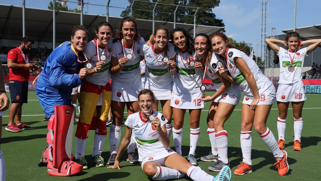 EuropaPress_2362835_seleccion_espanola_hockey_hierba_medalla_bronce_campeonato_europa_femenino