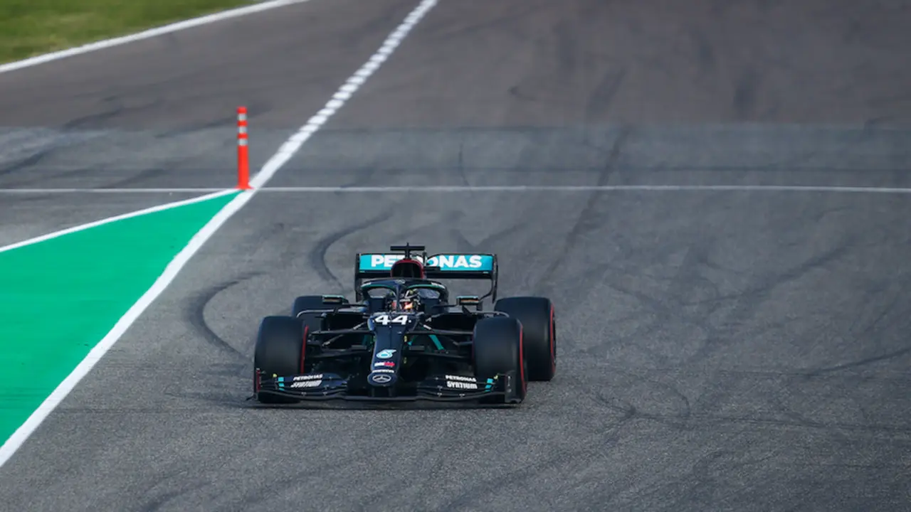 Lewis Hamilton lidera la prueba en el trazado de &Iacute;mola. / EUROPA PRESS