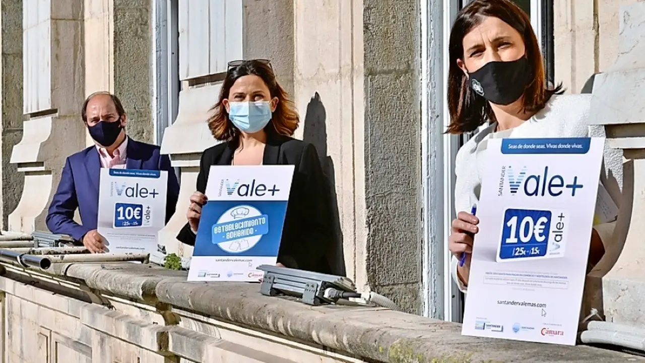 Modesto Pi&ntilde;eiro, Miriam D&iacute;az y Gema Igual presentando la campa&ntilde;a. / ALERTA