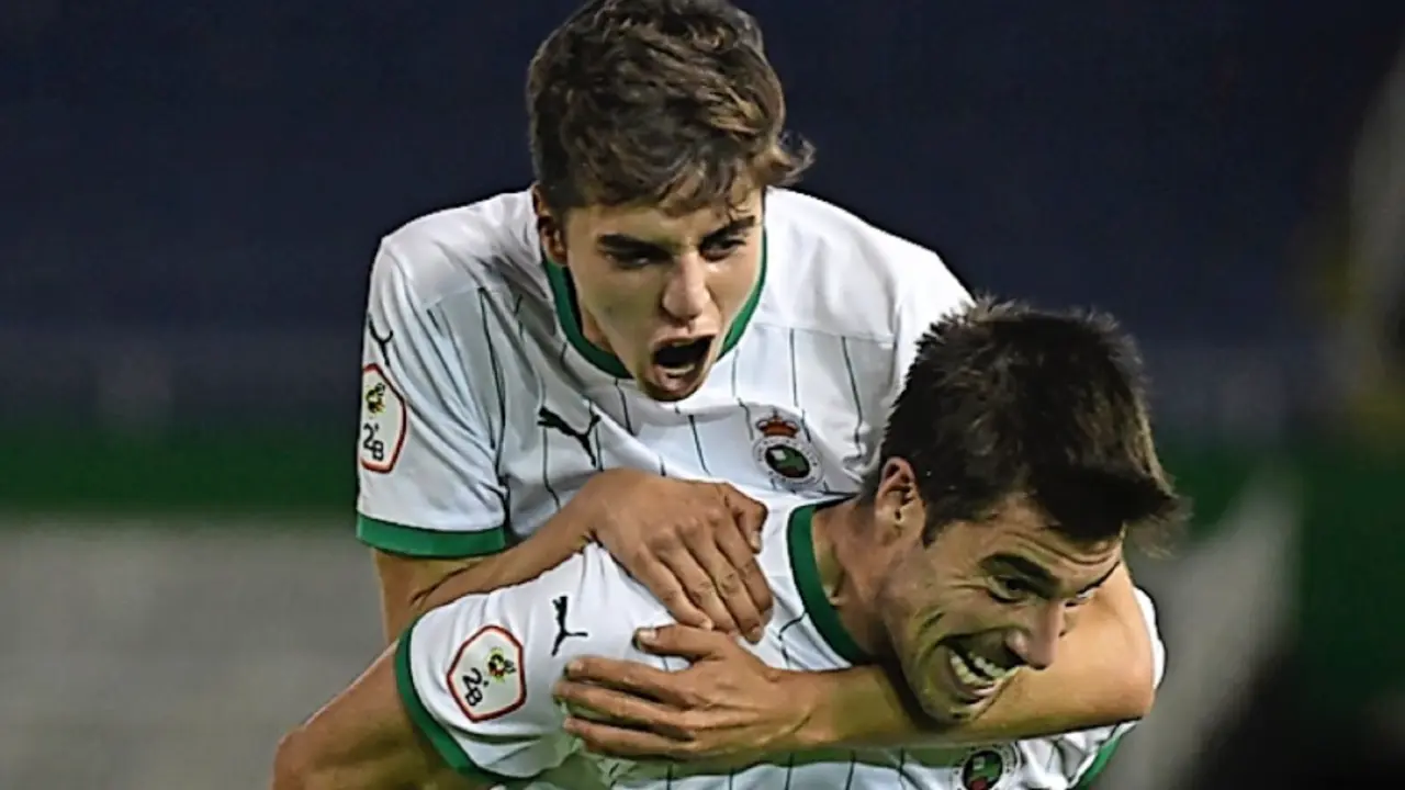 I&ntilde;igo Sainz Maza fue el primero en celebrar el gol de Jon Ander. / Hardy