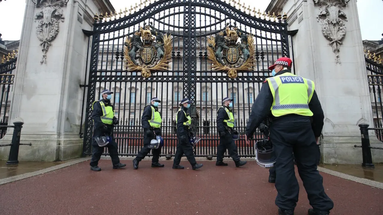 Despliegue policial frente al Palacio de Buckingham. / EUROPA PRESS