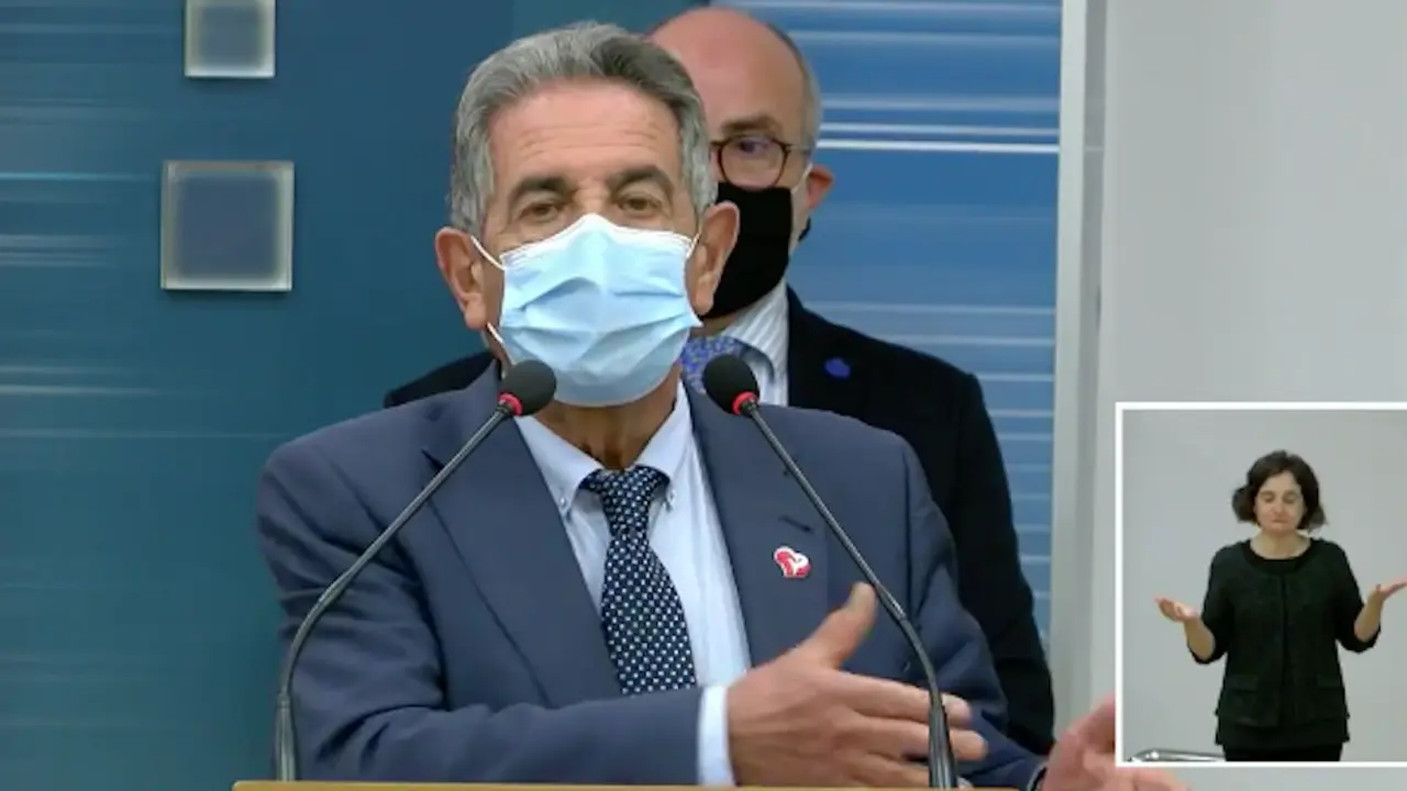 El presidente de Cantabria, Miguel &Aacute;ngel Revilla durante la rueda de prensa. / ALERTA