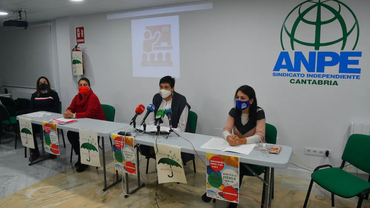 Rueda de prensa de la Junta de Personal Docente sobre pr&oacute;ximas movilizaciones, en la sede de Anpe. / HARDY