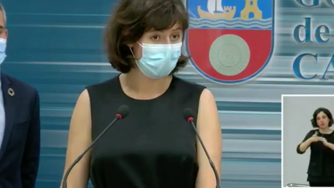 La Directora de Salud P&uacute;blica, Paloma Navas durante la rueda de prensa. / ALERTA