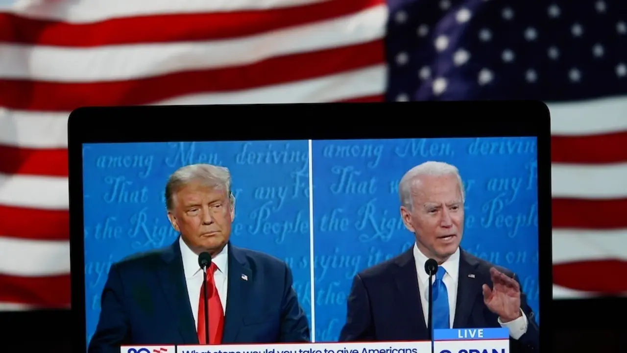 Donald Trump y Joe Biden en el segundo debate electoral. / E. P.
