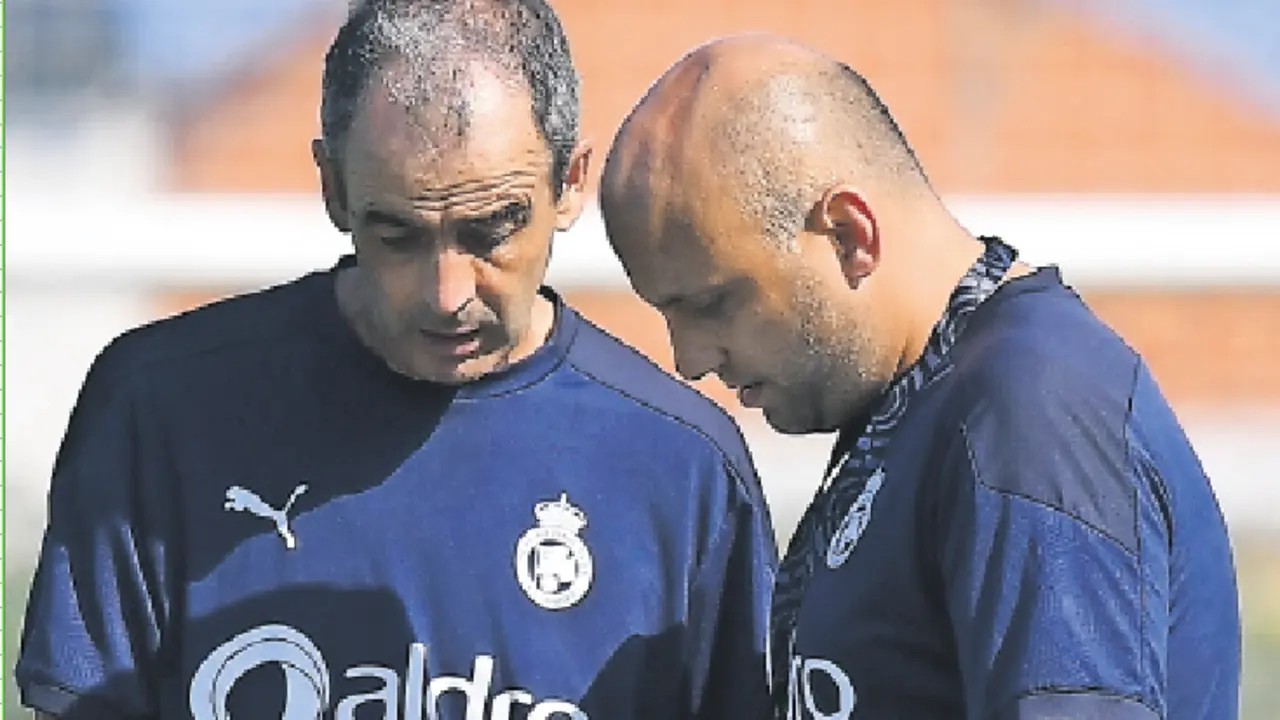 Rozada, Cueli y el resto del cuerpo t&eacute;cnico han tenido que programar una nueva pretemporada de tres semanas. / Hardy