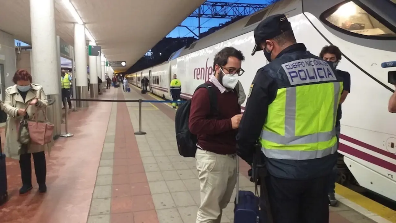 Control en la estaci&oacute;n de Renfe de Santander, la pasada semana. / POLICIA NACIONAL