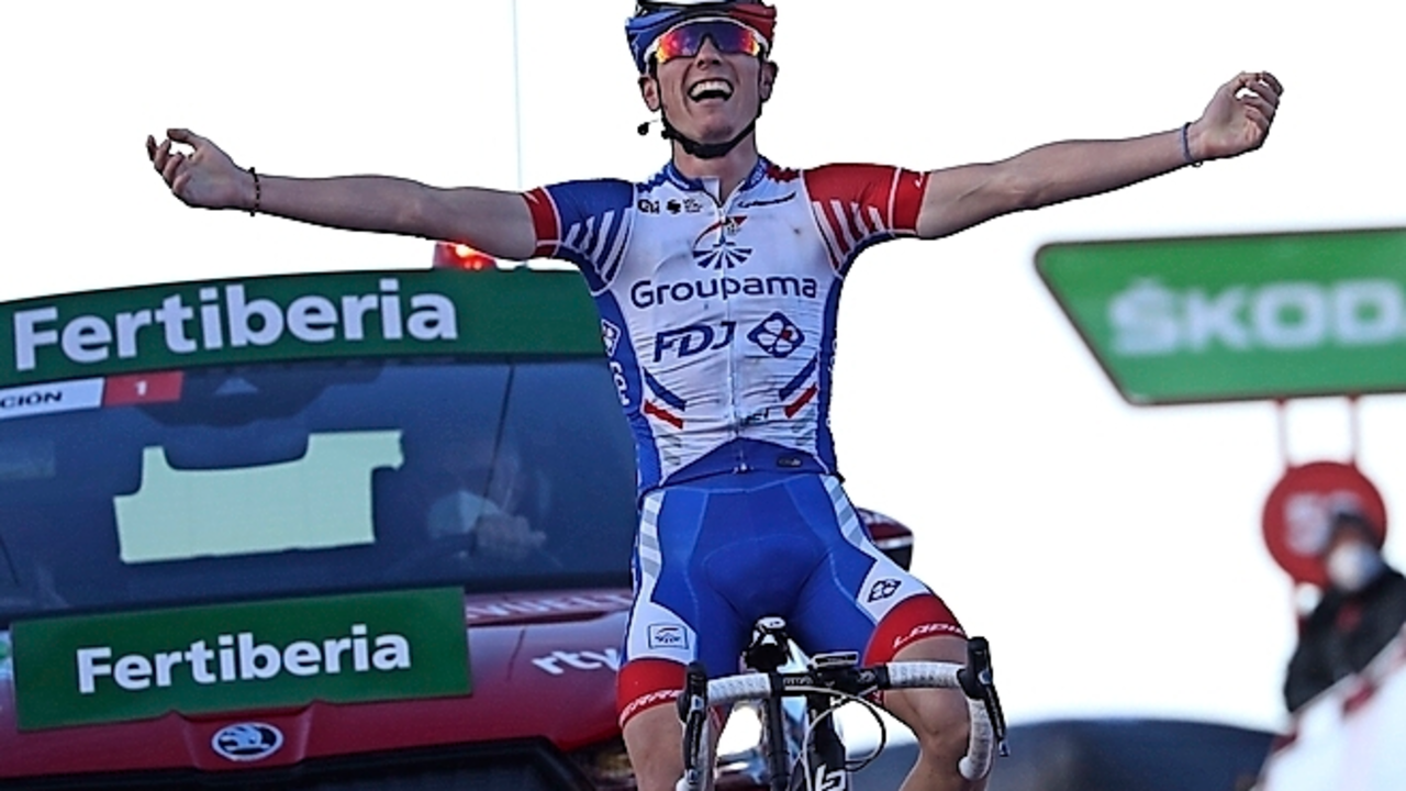El franc&eacute;s David Gaudu (Groupama-FDJ) fue ganador en la etapa con final en el Alto de La Covatilla. / EFE