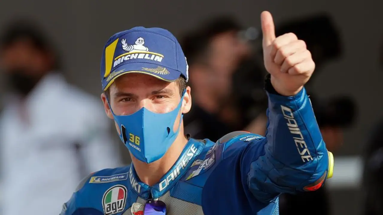 El piloto espa&ntilde;ol, Joan Mir (Suzuki Ecstar), tras ganar la prueba de Moto GP en el circuito Ricardo Tormo de Cheste (Valencia) donde se disputa el Gran Premio de Europa .EFE/ Kai F&ouml;rsterling