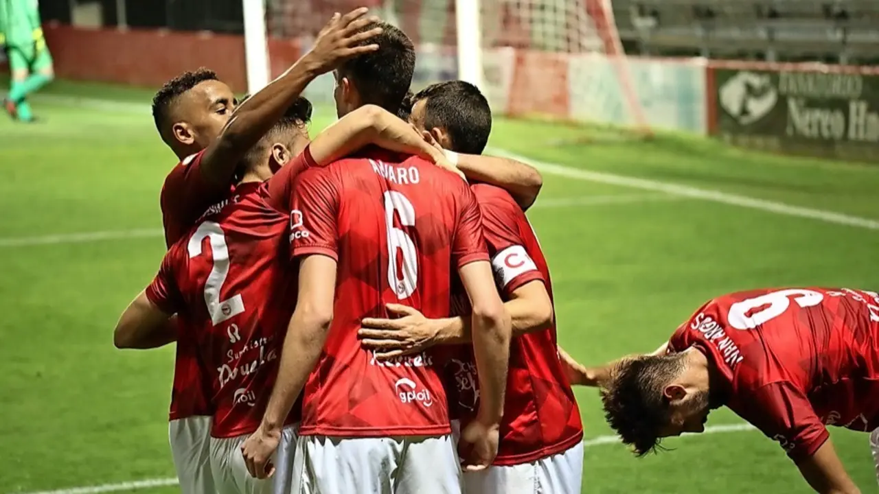 Los jugadores del Laredo celebran su gol. / CD Laredo