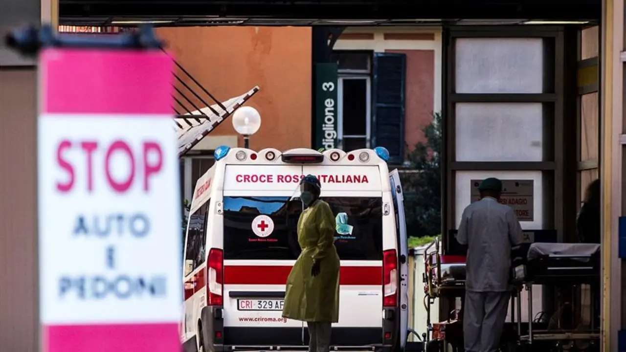 Entrada de Urgencias del hospital Umberto I de Roma. EFE/EPA/ANGELO CARCONI/Archivo
